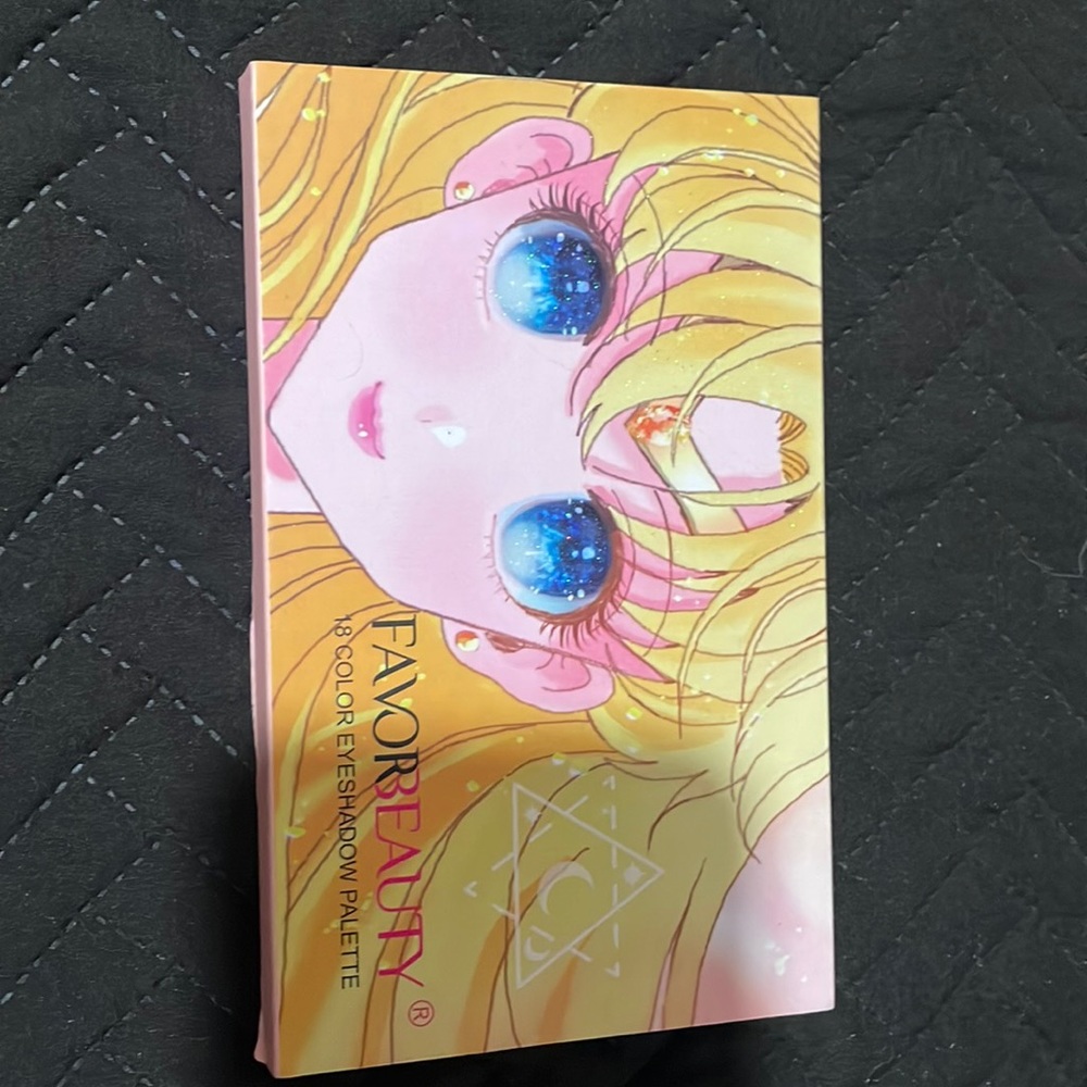 Favor Beauty 18 Color Eyeshadow Pallete